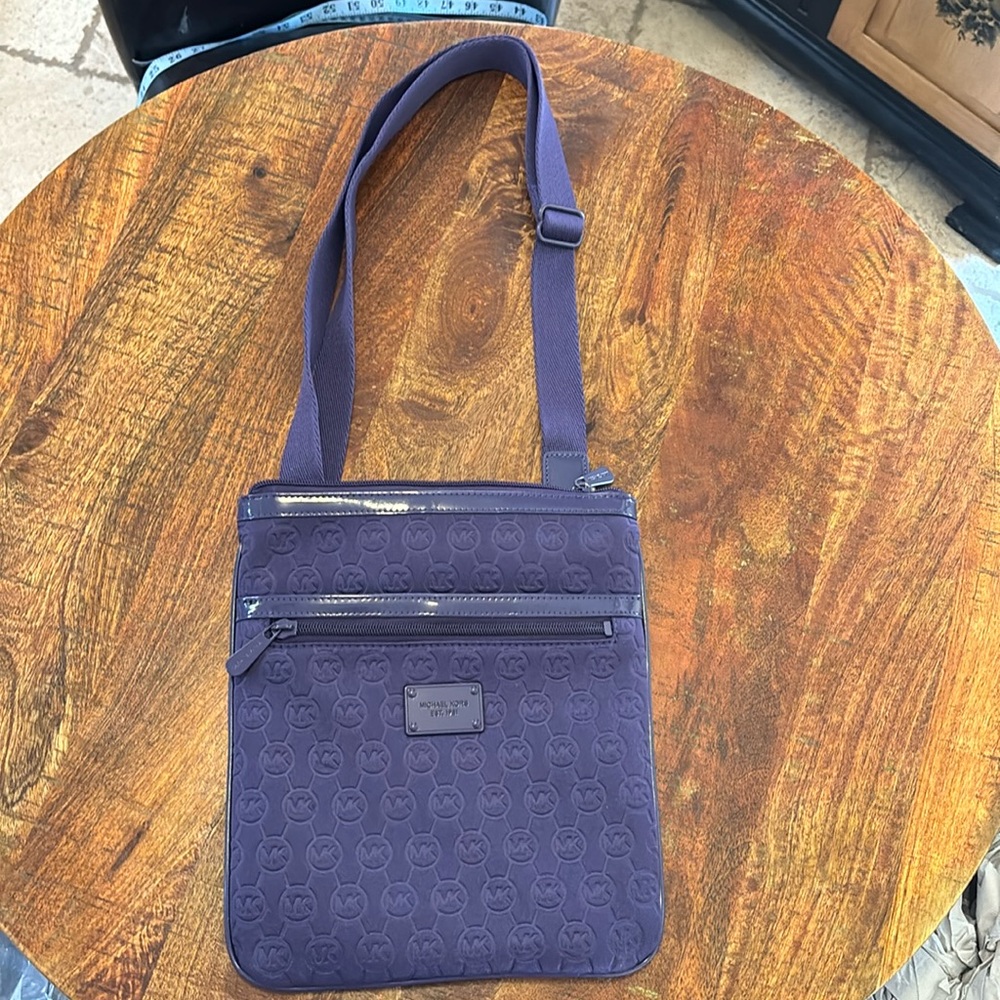 EUC Michael Kors iPad Crossbody Bag
